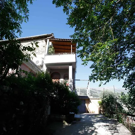 فيلة The View House