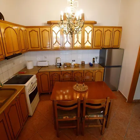 فيلة The View House *