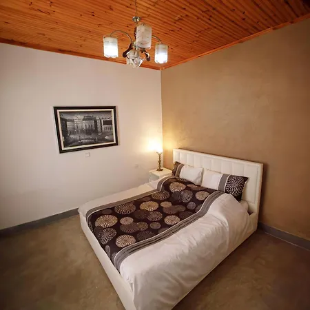 فيلة The View House Gjirokastër