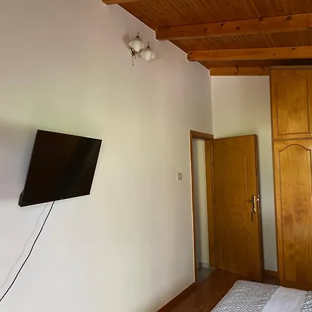 فيلة The View House *